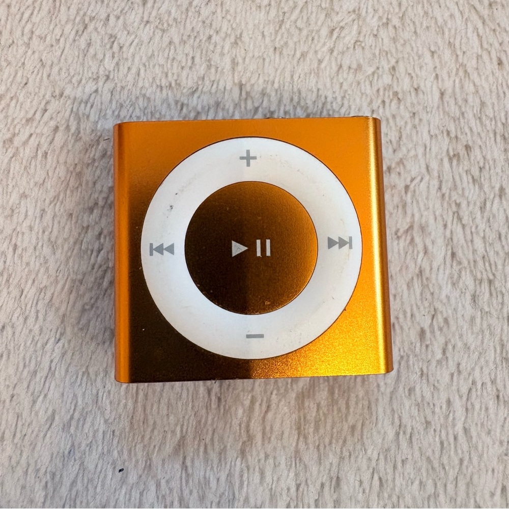 Apple iPod Shuffle 4th Generation Orange Clip MP3 Player with White Click Wheel